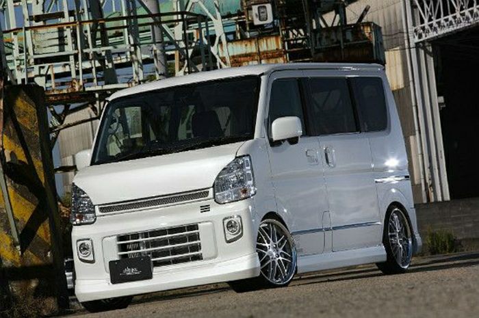 SHINKE】エブリイワゴン用カラードガーニッシュ DA17W系用