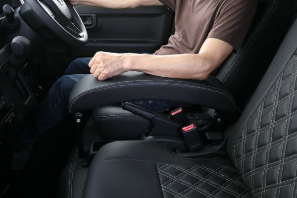 【SHINKE】S700V系 ハイゼットカーゴ専用センターアームレスト　スペシャル/ デラックス用