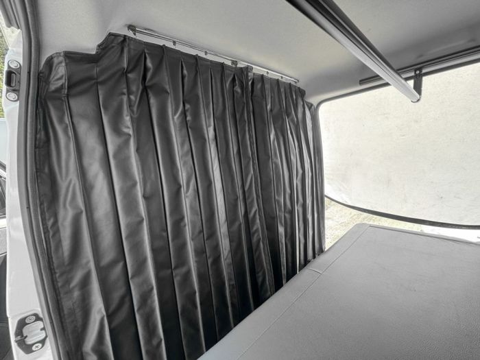 タウンエース403M・413M専用間仕切りカーテン｜車内の目隠し・温度対策