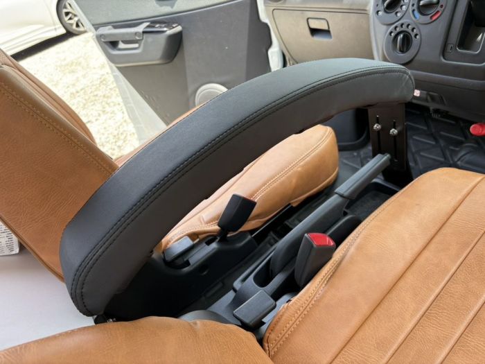 タウンエース403M・413M専用センターアームレスト SHINKE